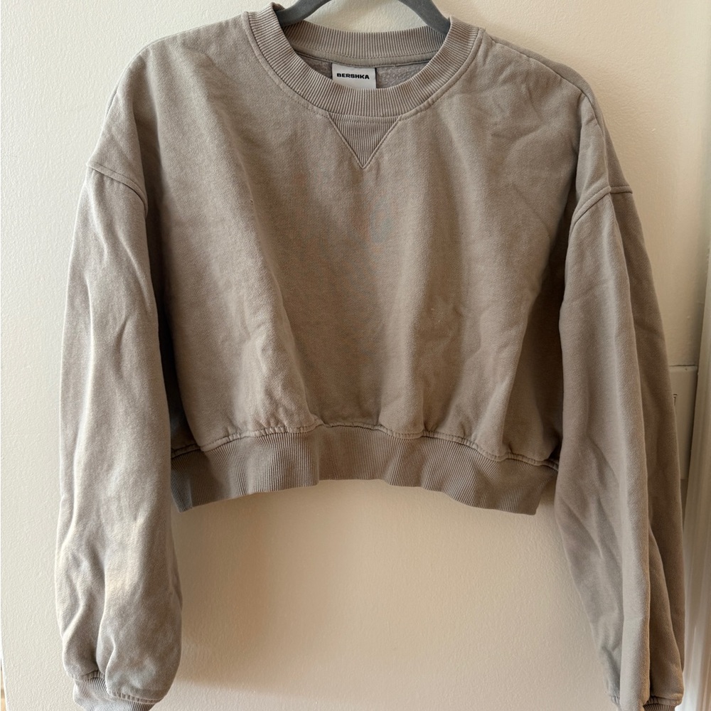 Bershka Cropped Crewneck Sweatshirt in Taupe